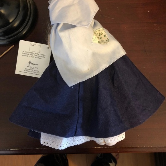 Poor Cinderella doll - Picture 12 of 12